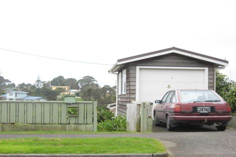 Photo of property in 37 Wairau Road, Oakura, 4314