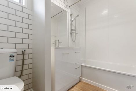 Photo of property in 68 Awaroa Road, Sunnyvale, Auckland, 0612