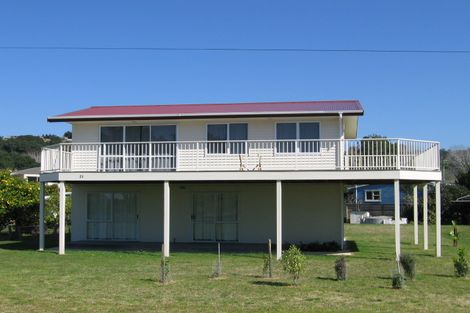 Photo of property in 21 Marine Parade, Cooks Beach, Whitianga, 3591