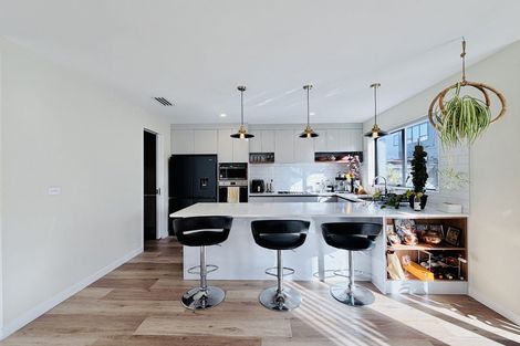 Photo of property in 17 Babos Avenue, Kumeu, 0810