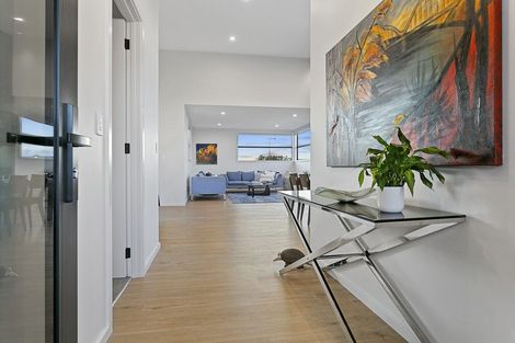 Photo of property in 17 Mike Smith Drive, Cambridge, 3434