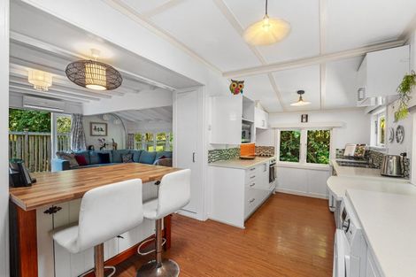 Photo of property in 31 Tane Road, Laingholm, Auckland, 0604