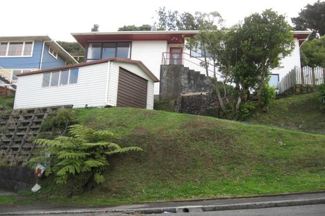 Photo of property in 102 Ruskin Road, Newlands, Wellington, 6037