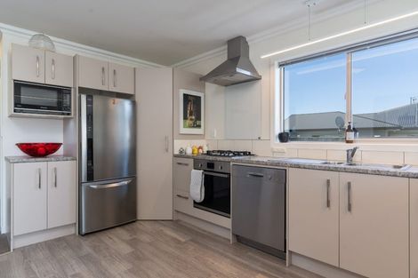 Photo of property in 2 Walnut Lane, Carterton, 5713