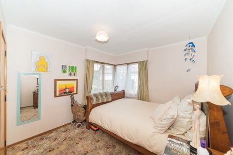Photo of property in 2 Surrey Crescent, Hokowhitu, Palmerston North, 4410
