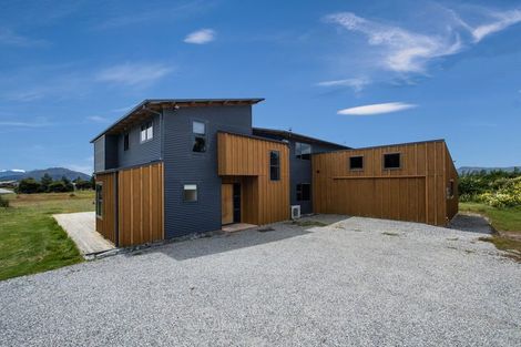 Photo of property in 2 Cleland Close, Wanaka, 9382