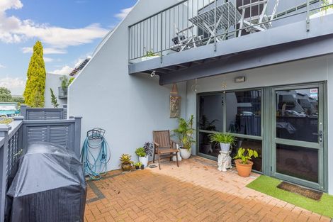 Photo of property in 14/14 Airborne Road, Rosedale, Auckland, 0632
