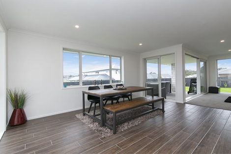 Photo of property in 3 Turpin Road, Riverhead, 0820