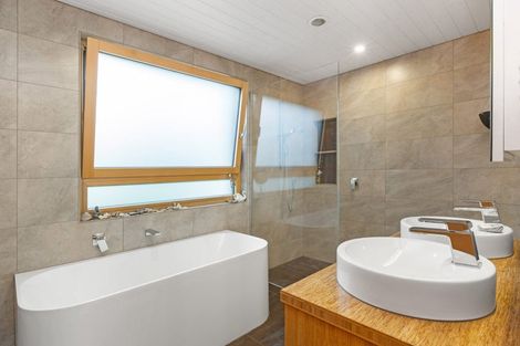 Photo of property in 21 Primrose Street, Raglan, 3225