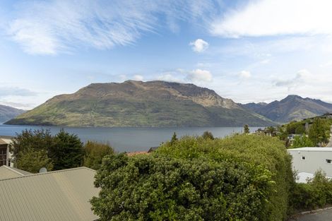 Photo of property in 24 Sainsbury Road, Fernhill, Queenstown, 9300