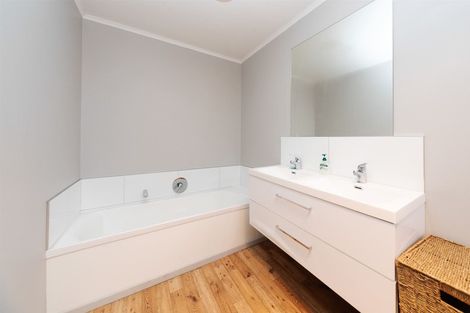 Photo of property in 21 Ongo Road, Hunterville, 4730