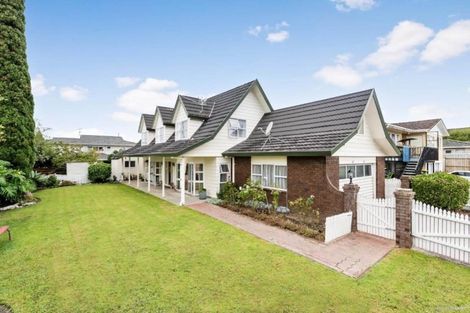 Photo of property in 34 Akoranga Drive, Northcote, Auckland, 0627