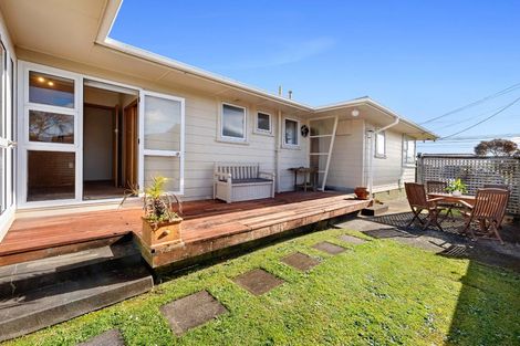 Photo of property in 5 Smith Road, Merrilands, New Plymouth, 4312