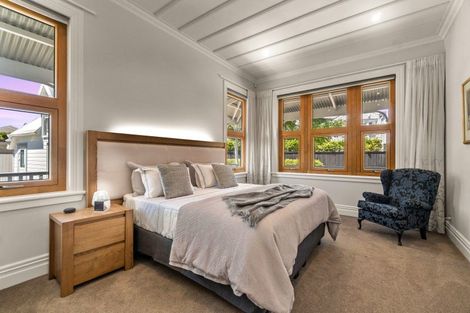 Photo of property in 48 Stanley Point Road, Stanley Point, Auckland, 0624