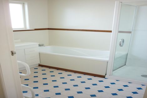 Photo of property in 186 Waimumu Road, Massey, Auckland, 0614