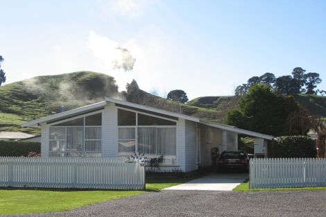 Photo of property in 14 Ongo Road, Hunterville, 4730