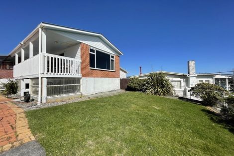 Photo of property in 27 Mana View Road, Paremata, Porirua, 5026