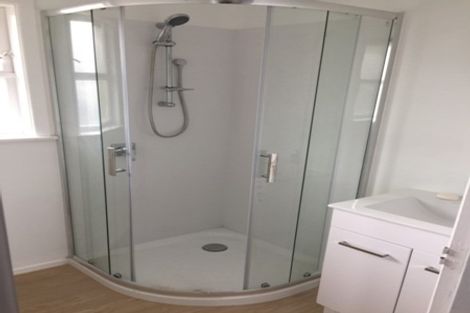 Photo of property in 5 Glen Marine Parade, Glendene, Auckland, 0602