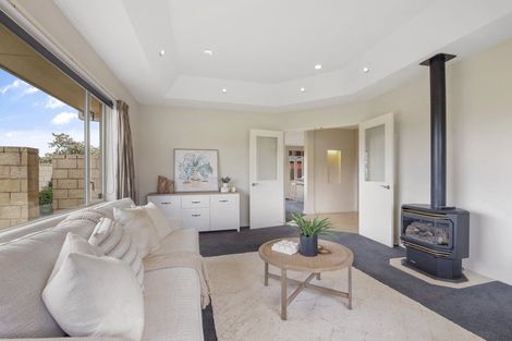 Photo of property in 5 Harrys Way, Redwood, Christchurch, 8051