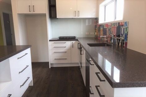 Photo of property in 8 Marina View Drive, West Harbour, Auckland, 0618