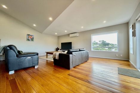 Photo of property in 17 Bay Lair Grove, Island Bay, Wellington, 6023