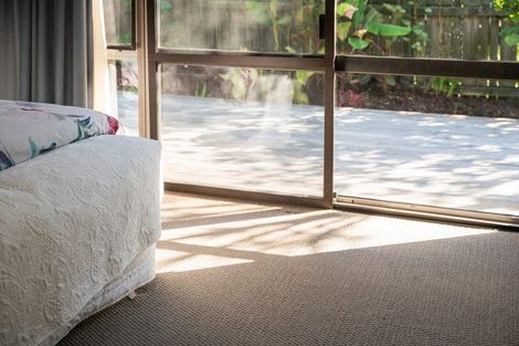 Photo of property in 2/5 Hanlon Crescent, Narrow Neck, Auckland, 0624