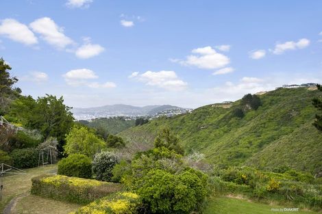 Photo of property in 24 Miles Crescent, Newlands, Wellington, 6037