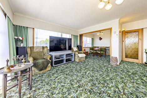 Photo of property in 1/580 Massey Road, Mangere, Auckland, 2022