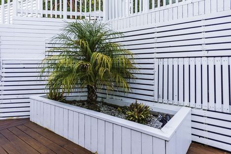 Photo of property in 28 Leburn Crescent, Flat Bush, Auckland, 2016