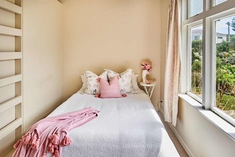 Photo of property in 10 Lambley Road, Titahi Bay, Porirua, 5022