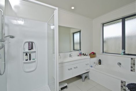 Photo of property in 125 Doncaster Drive, Papamoa Beach, Papamoa, 3118