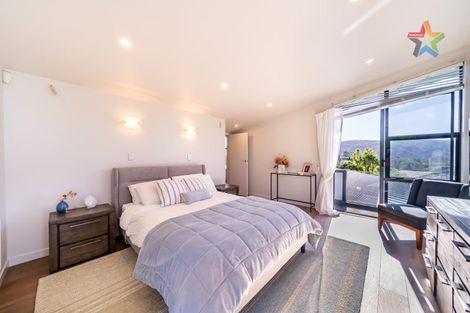 Photo of property in 22 Mount Marua Drive, Timberlea, Upper Hutt, 5018