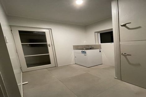 Photo of property in 9 Seaview Road, Castor Bay, Auckland, 0620