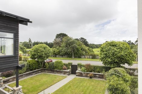 Photo of property in 8 Fairway Grove, Hokowhitu, Palmerston North, 4410