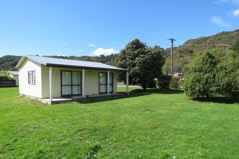 Photo of property in 20 Walsh Street, Reefton, 7830