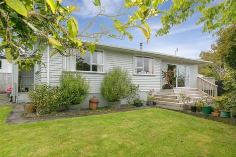 Photo of property in 42 Cumberland Street, Merrilands, New Plymouth, 4312