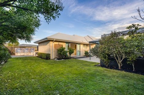 Photo of property in 5 Foresters Crescent, Parklands, Christchurch, 8083