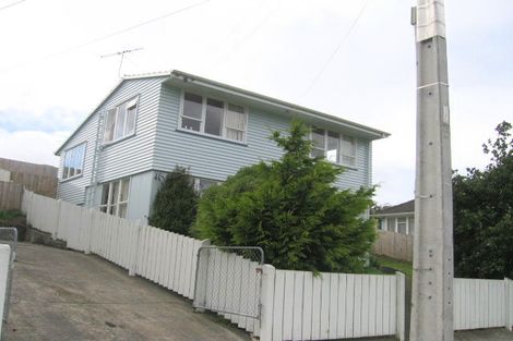 Photo of property in 15 Davidson Crescent, Tawa, Wellington, 5028