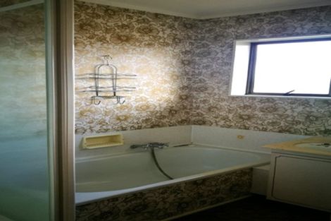 Photo of property in 1/320 Pakuranga Road, Pakuranga Heights, Auckland, 2010