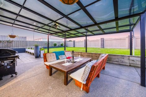 Photo of property in 22 Erceg Way, Rosehill, Papakura, 2113