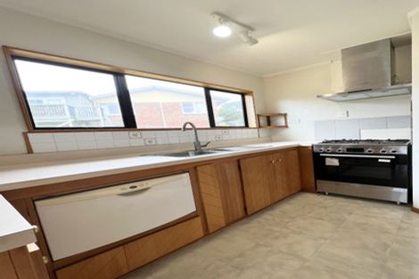 Photo of property in 2/104 Bond Crescent, Forrest Hill, Auckland, 0620