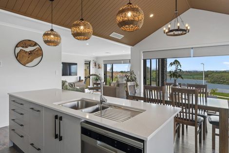 Photo of property in 11 Oyster Place, Omokoroa, 3114