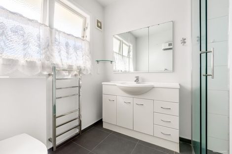 Photo of property in 2/37 Shakespeare Road, Milford, Auckland, 0620