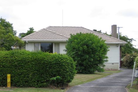 Photo of property in 2/62 Tramway Road, Beach Haven, Auckland, 0626