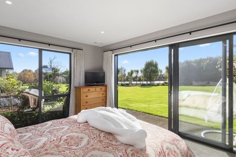 Photo of property in 98 Bushlake Way, Kingseat, Papakura, 2580