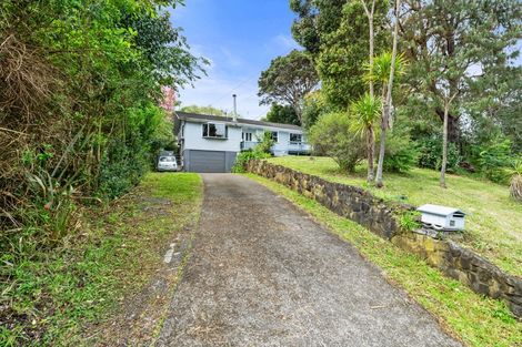 Photo of property in 96 Millbrook Road, Sunnyvale, Auckland, 0612