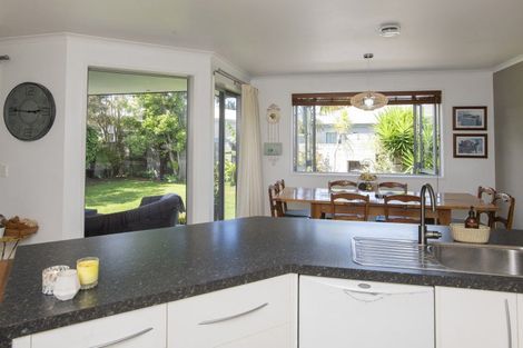 Photo of property in 13 Parkview Place, Riverdale, Gisborne, 4010