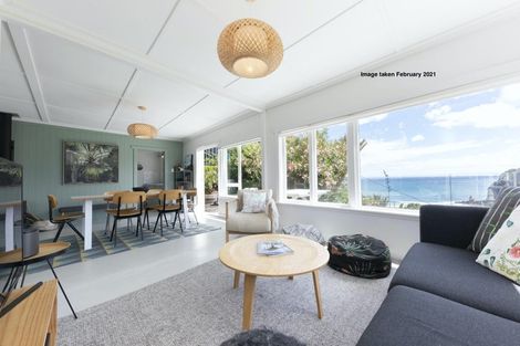 Photo of property in 42 Rayner Road, Piha, 0772