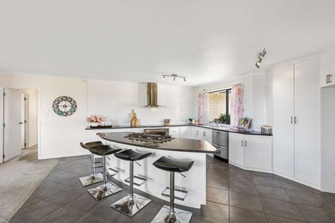 Photo of property in 15 Bella Villa Drive, Waiuku, 2123