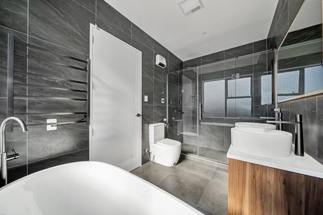 Photo of property in 28 Roxborough Place, East Tamaki Heights, Auckland, 2016